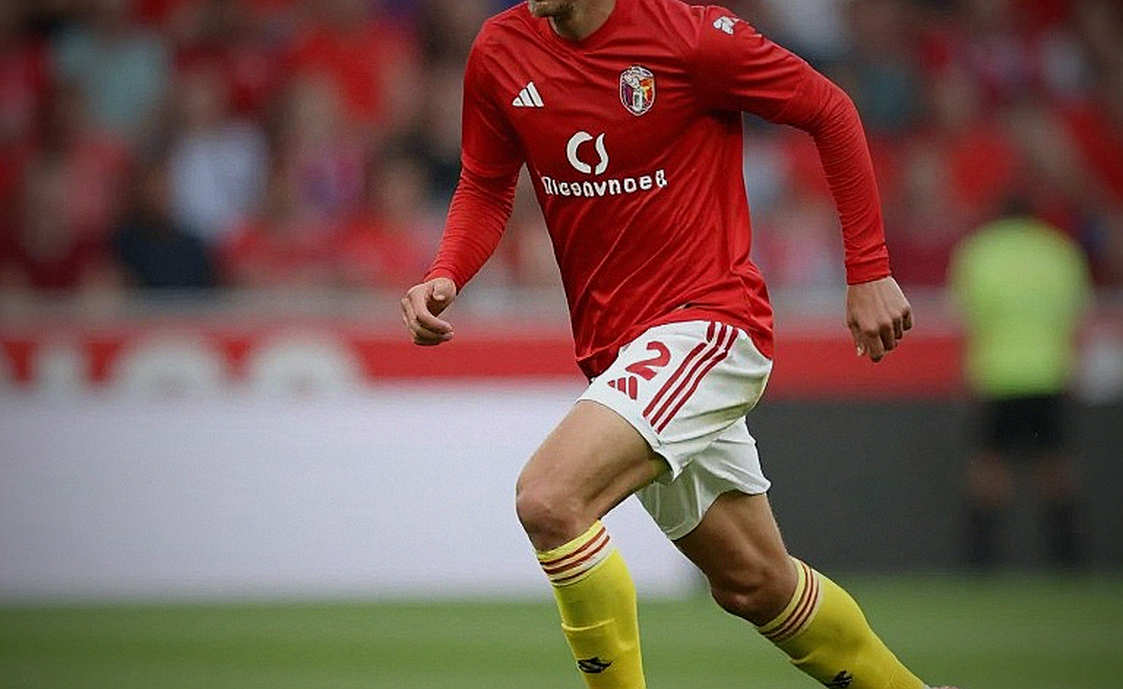 Ngọc Tân chấn thương nặng, Văn Hậu nhận thẻ đỏ: CAHN thắng derby Hà Nội 1-0 và cái giá phía sau