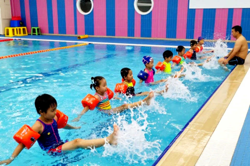Trang giấy trắng giữa đường bơi: Nghề đọc số và lòng trung thực của dữ liệu