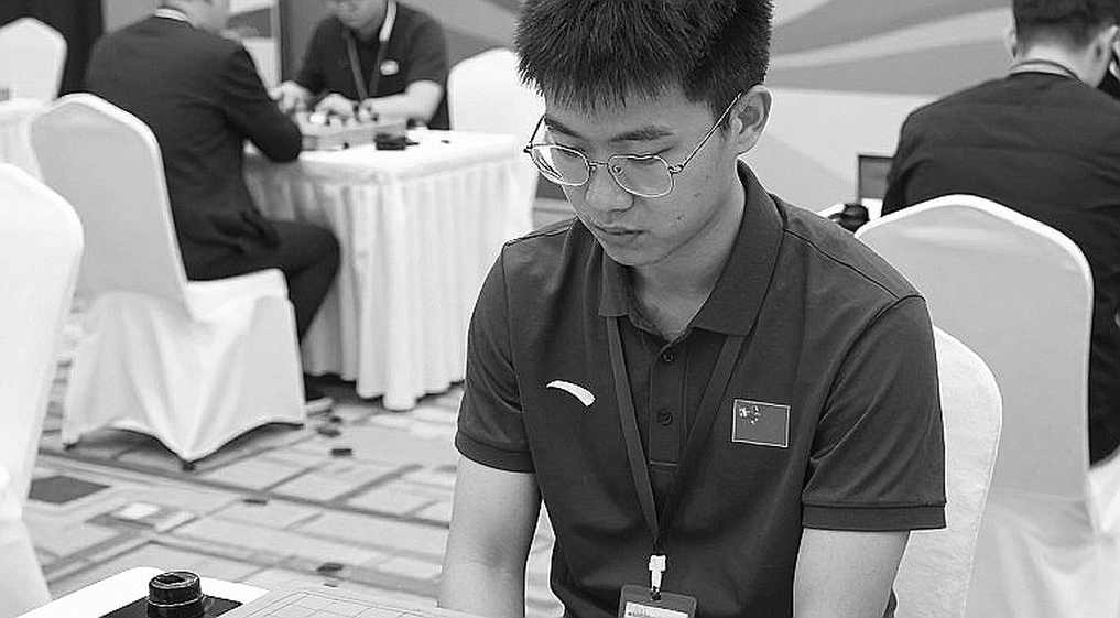 Total Chess mở giải thí điểm bốn kỳ thủ tại Budapest, hệ số thống nhất vẫn là dòng tít chưa có nội dung
