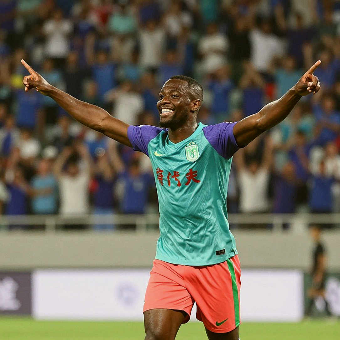 V-League: Khi ba trung vệ trở thành tấm khiên cho những HLV sợ mất ghế V-League: Khi ba trung vệ trở thành tấm khiên cho những HLV sợ mất ghế