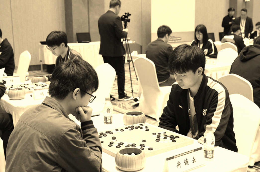 Clutch Chess ở Saint Louis và sáu video của Lilov: khi dòng tiêu đề đi trước nội dung