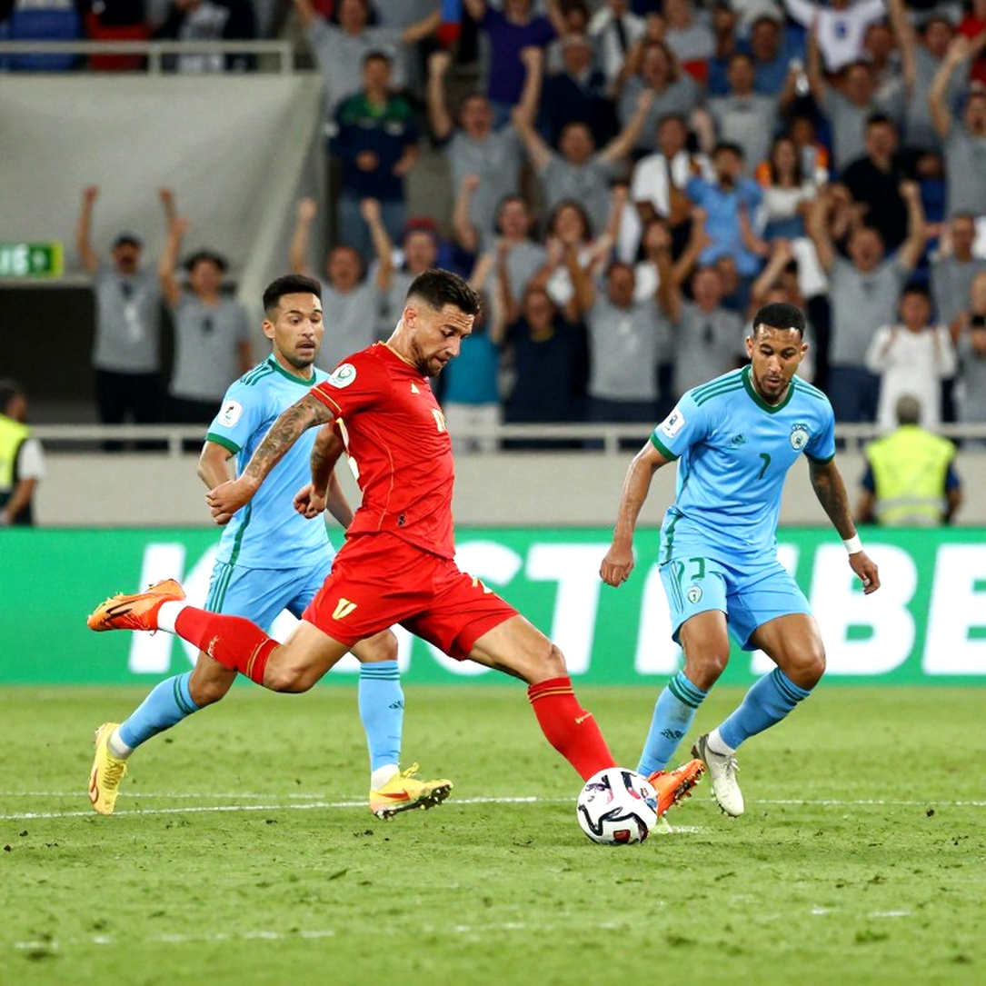 Giây thứ 47 và vết nứt ở hành lang cánh phải của Manchester United