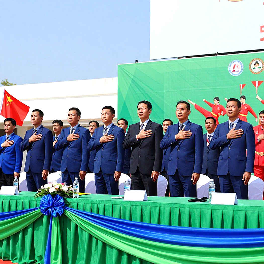 Khoảng lặng giữa hai hiệp đấu: nơi bảng thành tích không dám nhìn