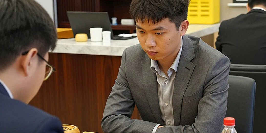ChessBase Magazine #225: tiêu đề gọi European Club Cup, phần ruột là một trang bán hàng