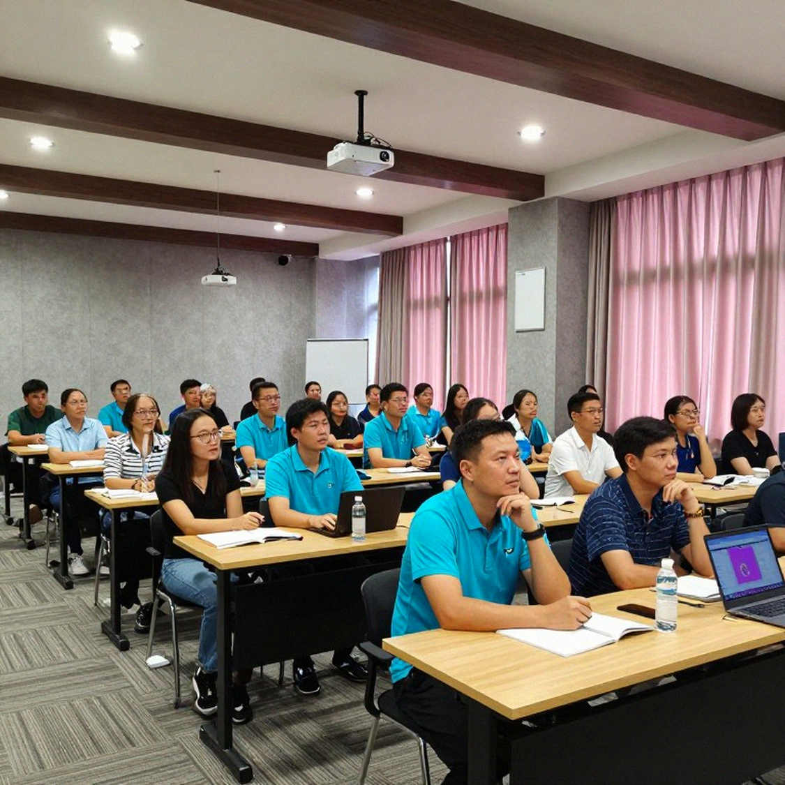 Kỳ chuyển nhượng esports: Đọc tín hiệu giữa tiếng ồn Kỳ chuyển nhượng esports: Đọc tín hiệu giữa tiếng ồn