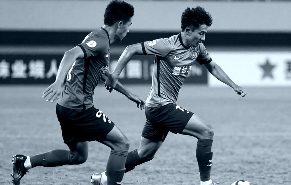 Trận hòa ở Eindhoven: giờ nghỉ đổi chiều thế trận, Feyenoord giữ nguyên khoảng cách bốn điểm