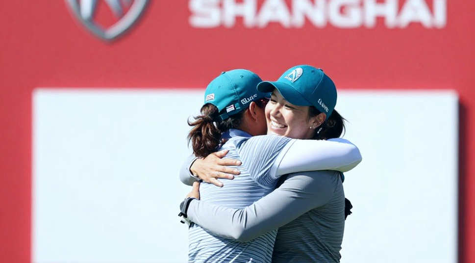 Paul Casey dẫn đầu Omega European Masters sau vòng 3 với cú 63, hứa quyên góp toàn bộ tiền thưởng cho nạn nhân cháy nồi Crans-Montana